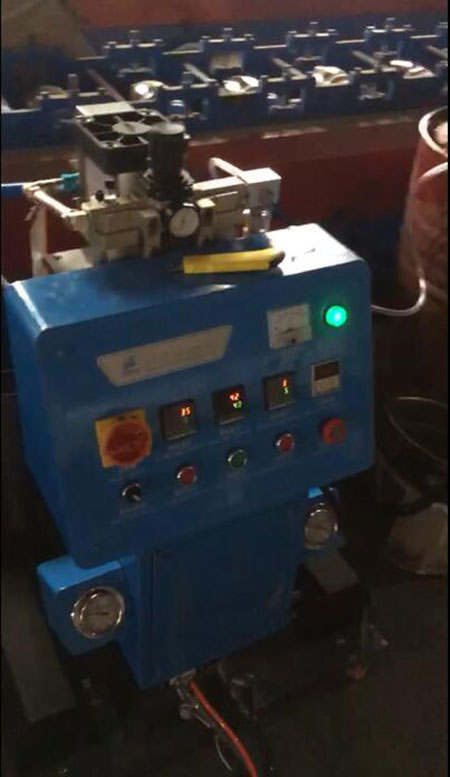Q2600D型卷簾門(mén)填充澆注聚氨酯噴涂機(jī)